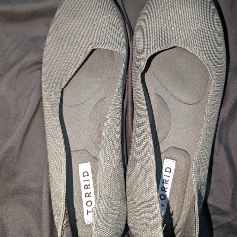 Torrid olive green pointed toe flats